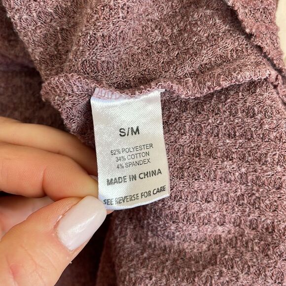 Wishlist Long Sleeve Mauve Colored‎ Waffle Knotted Top - Picture 5 of 6